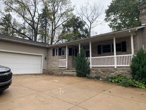 Building Photo - 889 Ghent Rd