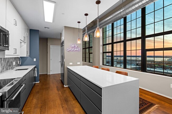 Building Photo - 1200 Steuart St