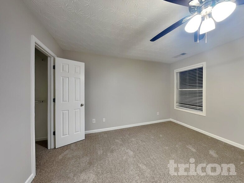 Building Photo - 305 Little Creek Rd SE