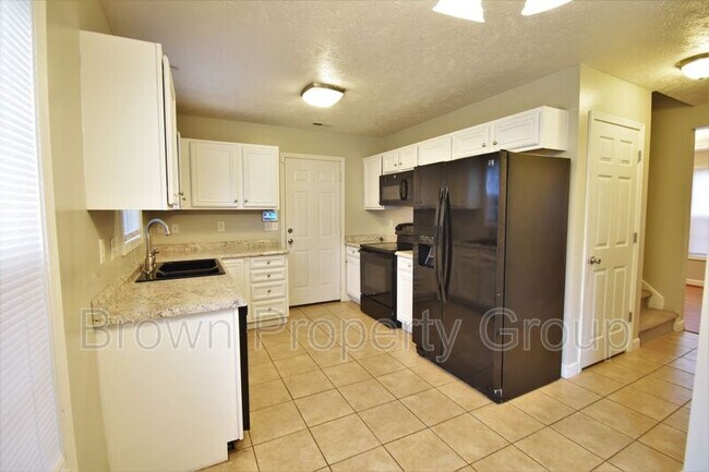 Building Photo - 141 Pender Rd
