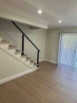 Building Photo - 465 Swallow Dr