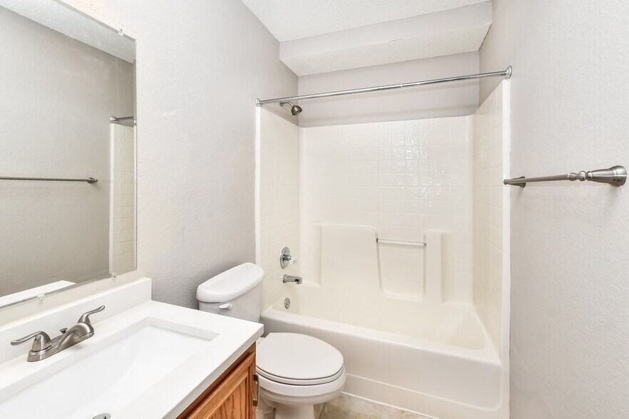 Building Photo - 2632 Bent Brook Dr