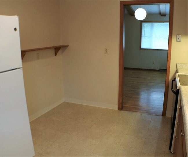 Building Photo - $2,200 | 4 Bedroom, 2 Bathroom House | No ...