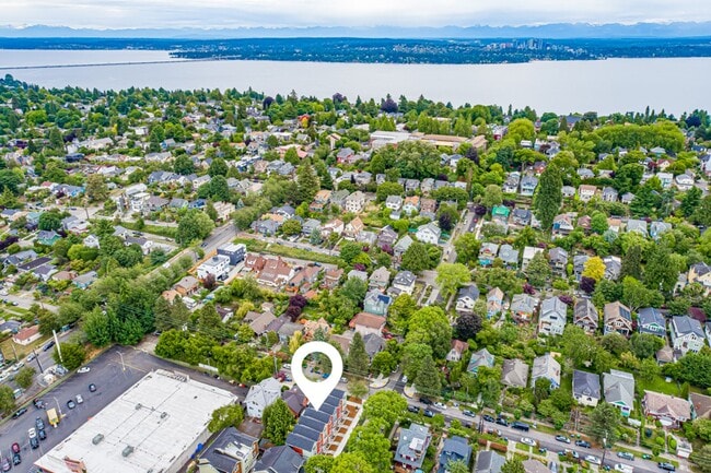 Building Photo - Madrona Townhouse