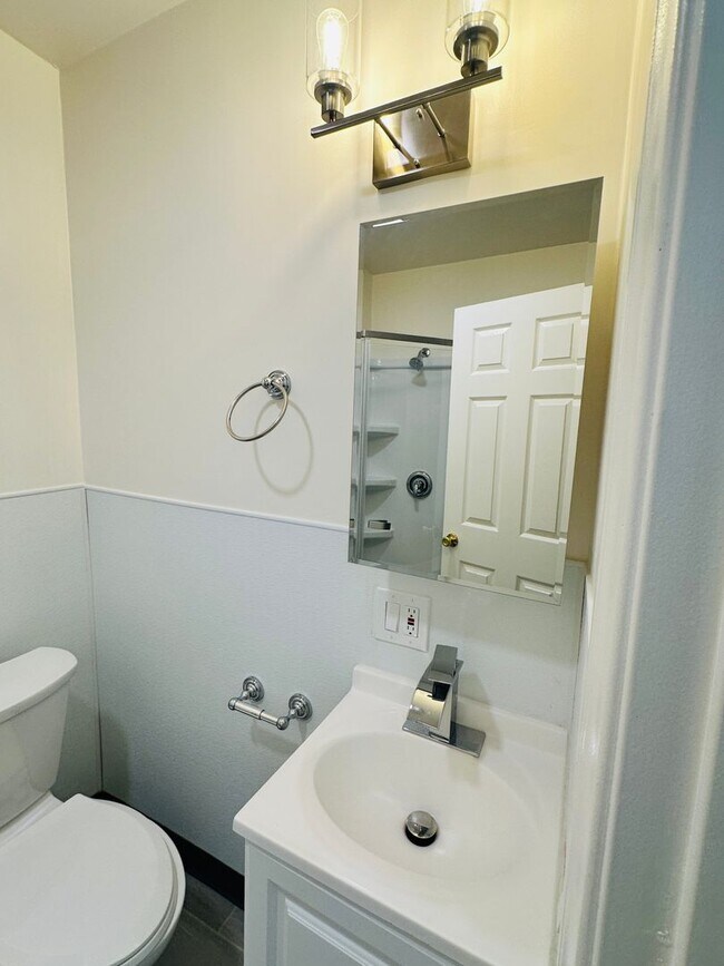 Building Photo - Remodeled Studio for Rent - Gaslamp Quarter