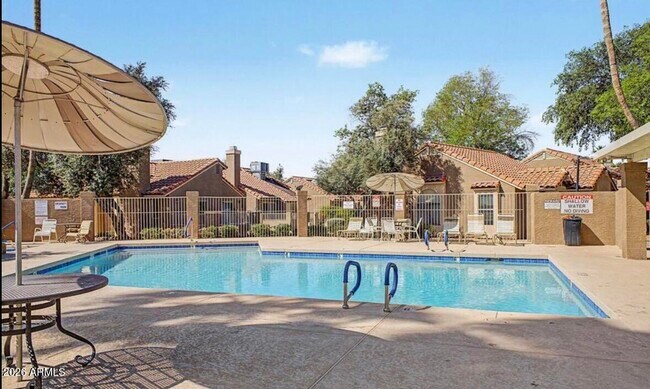Building Photo - 7040 W Olive Ave