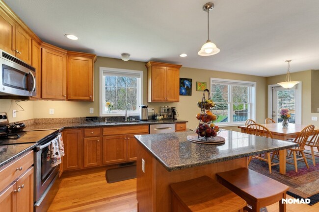 Building Photo - Spacious 4BR House in Hudson