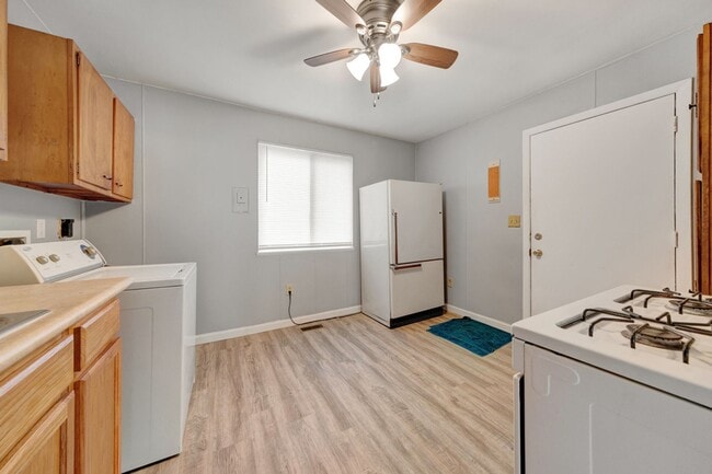 Building Photo - 3 bedroom, 1 bathroom house FOR RENT NOW!