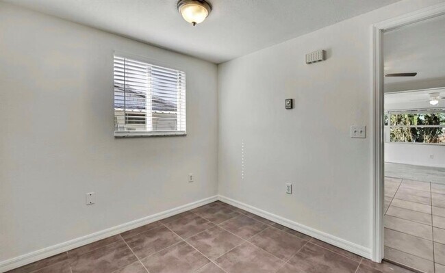 Building Photo - 12527 1st Isle