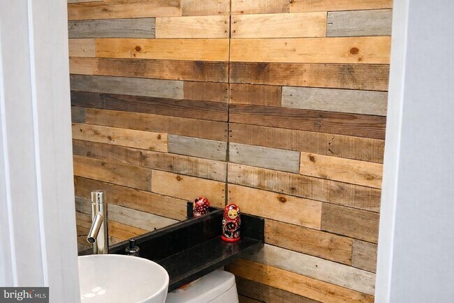 Building Photo - 2508 Tulip St