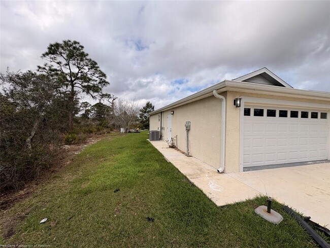 Building Photo - 331 Homasassa Ave NE