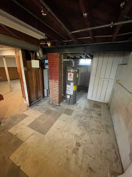 Building Photo - 16606 Lotus Dr