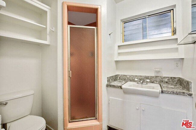 Building Photo - 941 N San Vicente Blvd