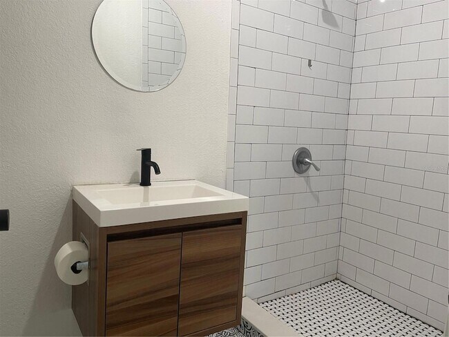 Building Photo - 114 W Amelia Ave