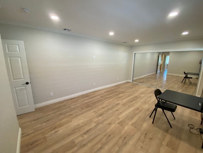 Building Photo - Beautifully Remodeled 3 Bedroom Naples Hou...