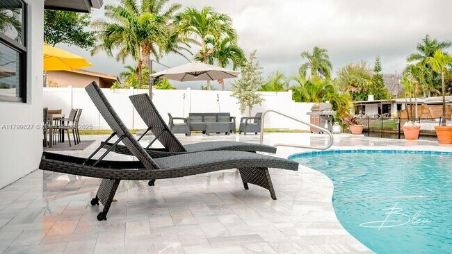 Building Photo - 2506 Bimini Ln
