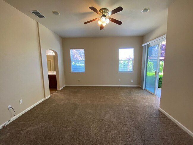 Building Photo - Beautiful 55+ Home in Heritage Lakeside