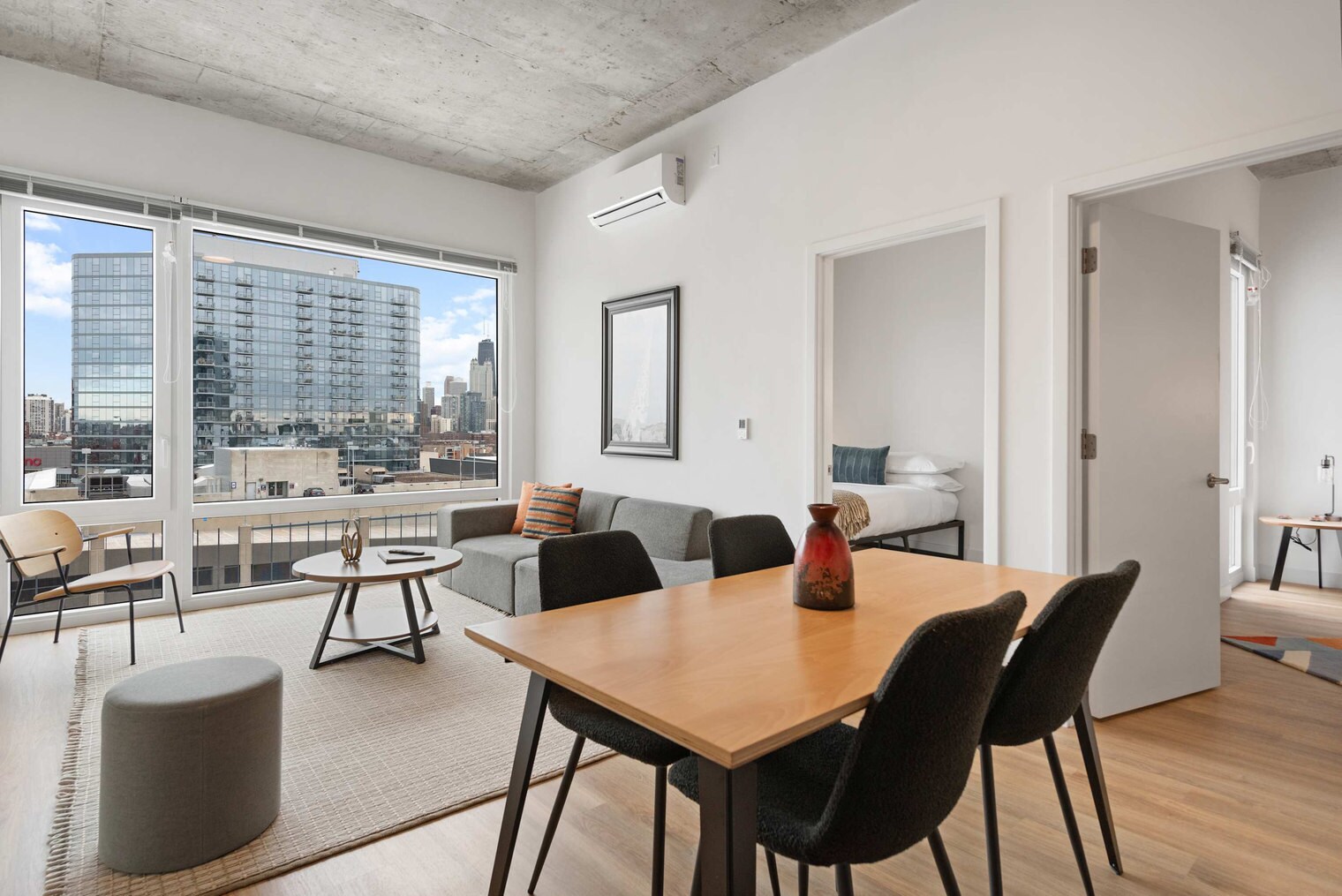 Building Photo - 851 W Blackhawk St