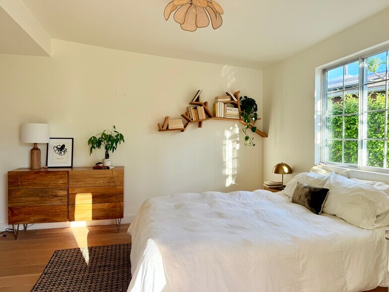 Building Photo - 2300 Pisani Pl