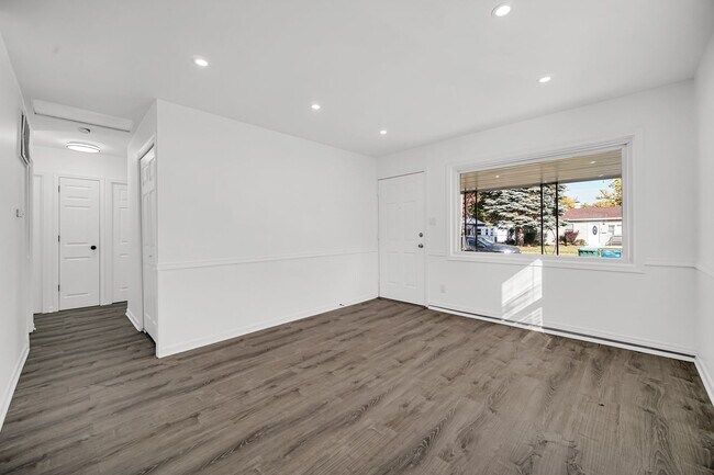 Building Photo - 3 Bedroom 1 Bathroom House for Rent!