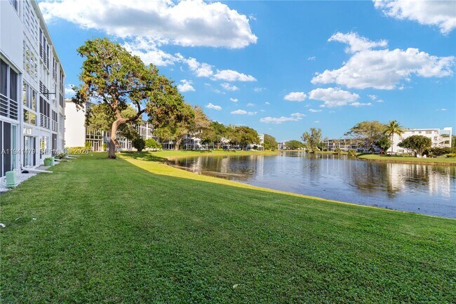 Building Photo - 1018 Durham A