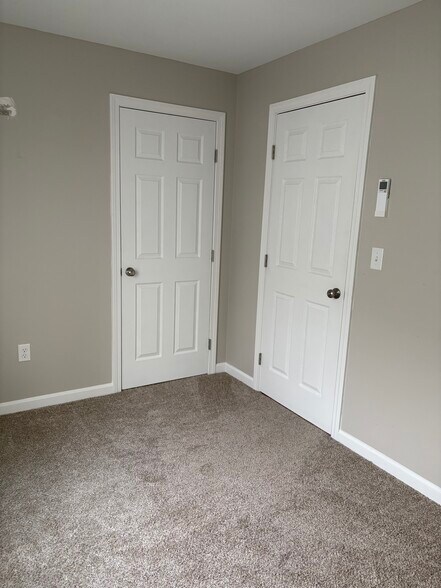 Building Photo - 598 Main St