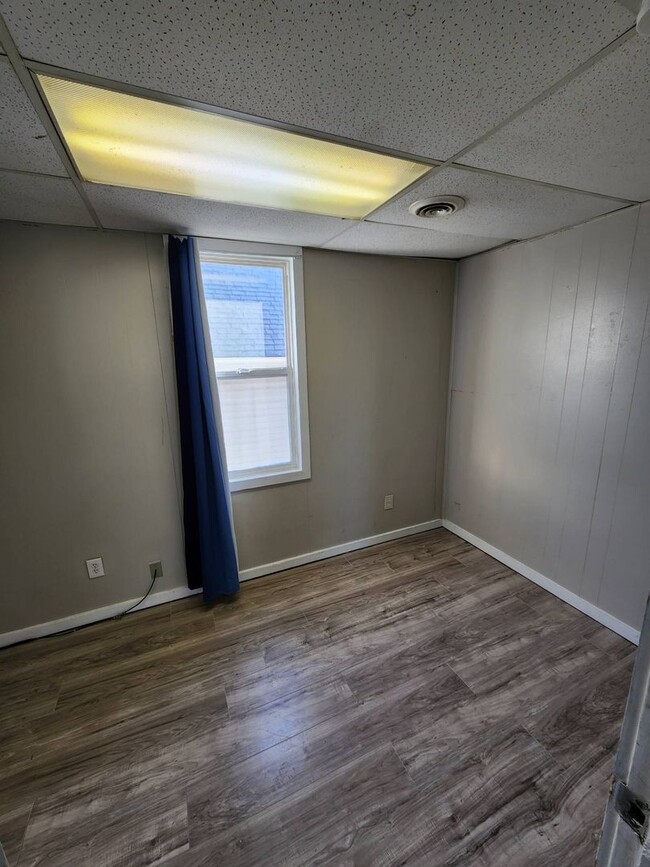 Building Photo - 5917 Cable Ave