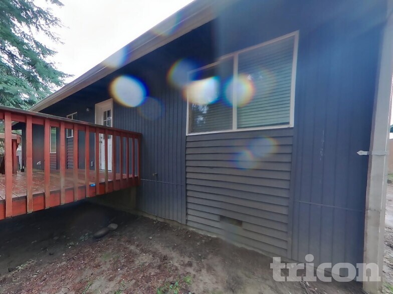 Building Photo - 2504 26th St SE