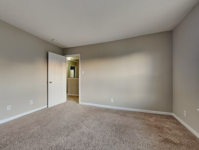 Building Photo - Price Reduction!
