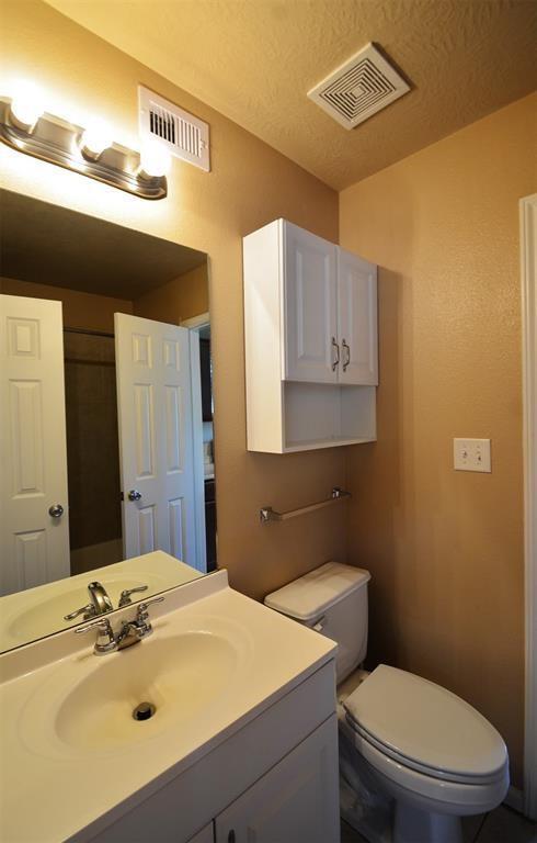 Building Photo - 5015 Willow Point Dr