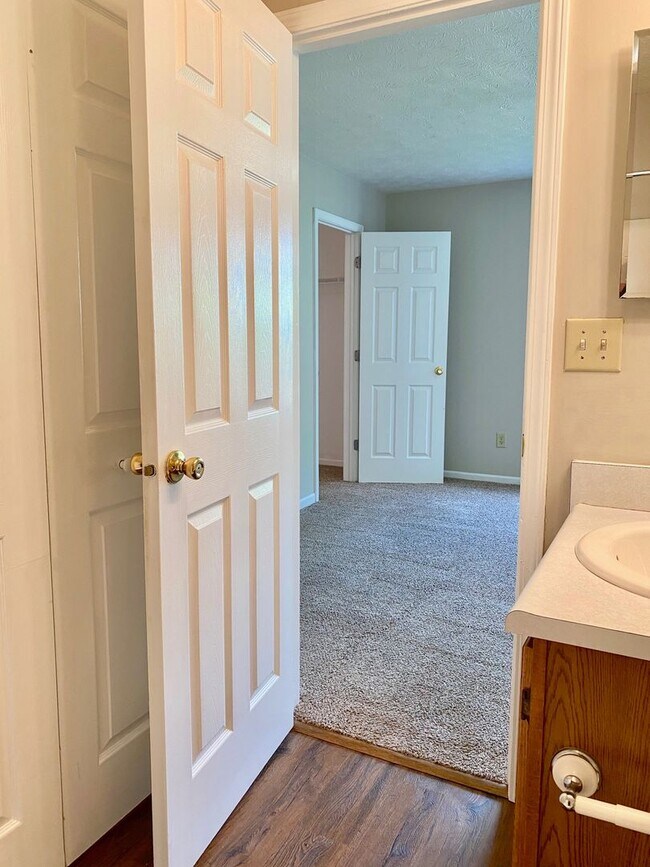Building Photo - COMING SOON!! Great 3 Bedroom 2 Bathroom R...