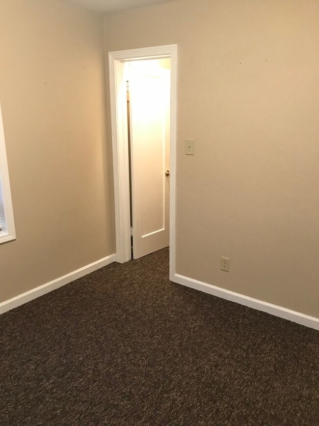 Building Photo - 1 Bedroom, 1 Bathroom House