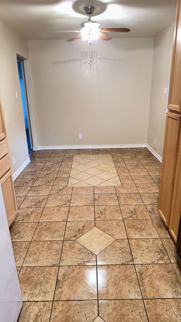 Building Photo - 3 bedroom 1.5 bathroom! HOUSING ACCEPTED!