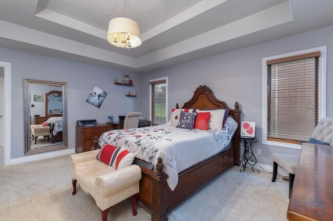 Building Photo - 3 Bedroom Home 2 Bath 2 Car Garage - Great...