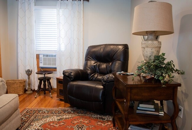 Building Photo - Quaint ranch style 1 bedroom, 1 bathroom in Windsor!