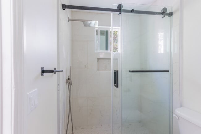 Building Photo - 130 S Harper Ave