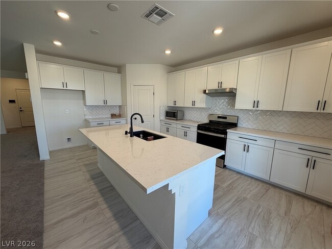 Building Photo - 8030 Minavalle Ave