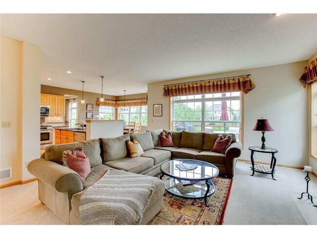 Building Photo - 730 Tilia Ln