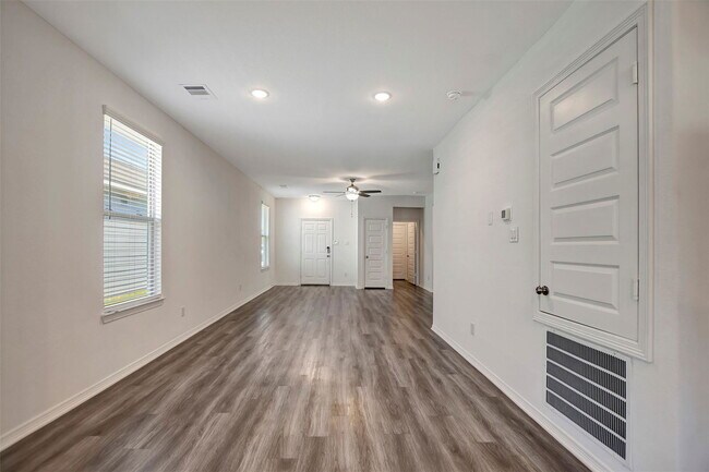 Building Photo - 16719 Rover Ln