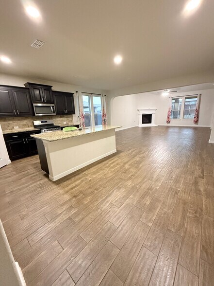 Building Photo - 565 Lindisfarne Ln