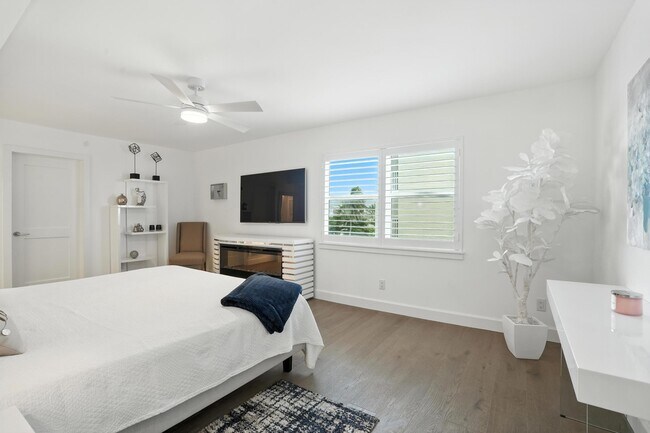 Building Photo - 9517 Gulf Shore Dr