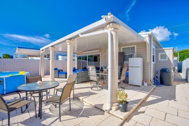 Building Photo - 136 Sable Palm Ln