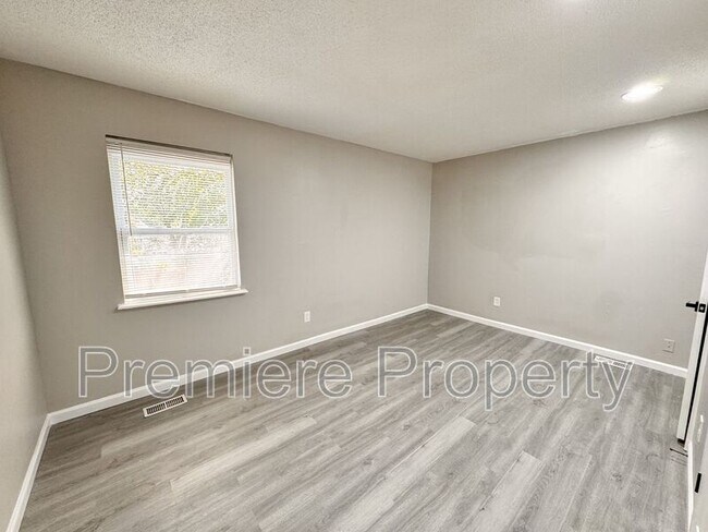 Building Photo - 708 N Pine St