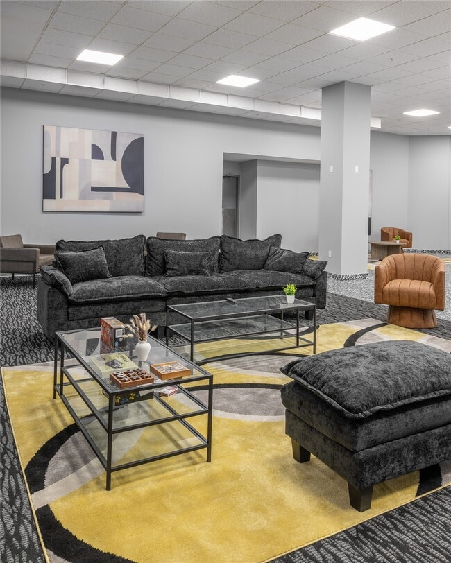 Building Photo - 16 W 10th St