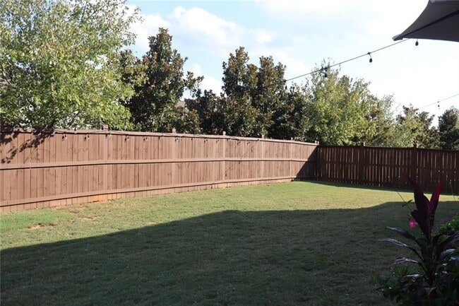 Building Photo - 701 Woodbridge Dr