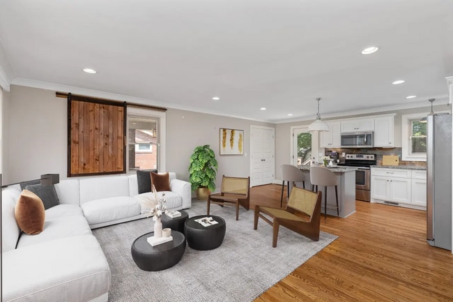 Building Photo - 414 Figuers Dr