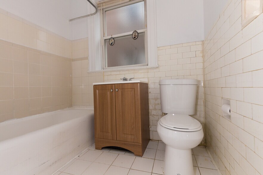 Bathroom - 907 20th St