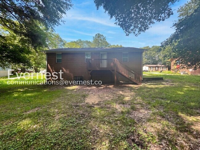 Building Photo - 715 W Creek Cir