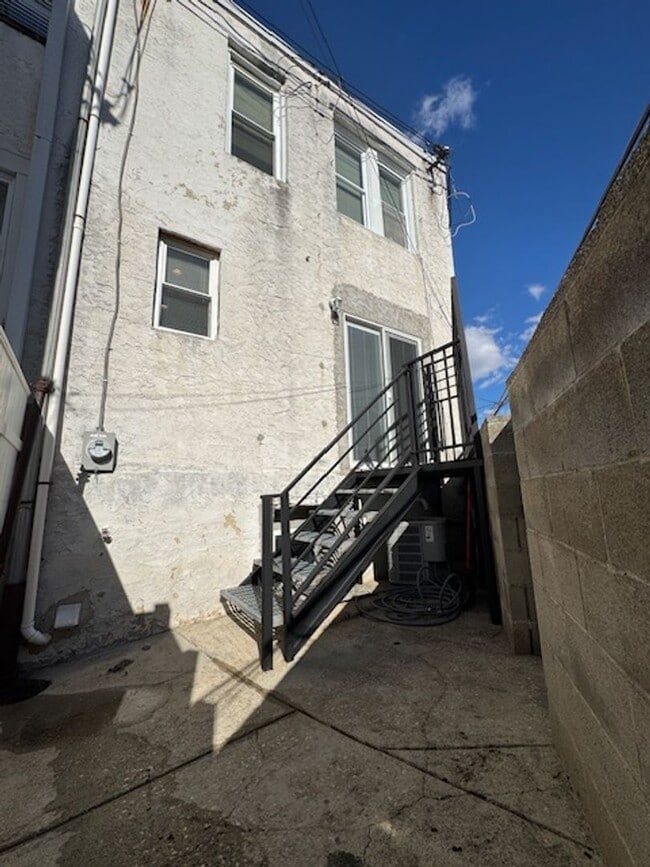 Building Photo - Beauty in Marconi Park West 3 Beds finishe...