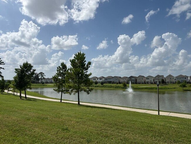 Building Photo - 9814 Magnolia Village Ln